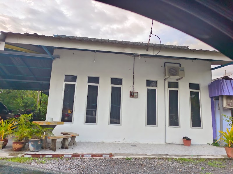 Aliyaa Homestay, Km 27 Jalan Putra Kampung padang gelangang, Ayer Hitam