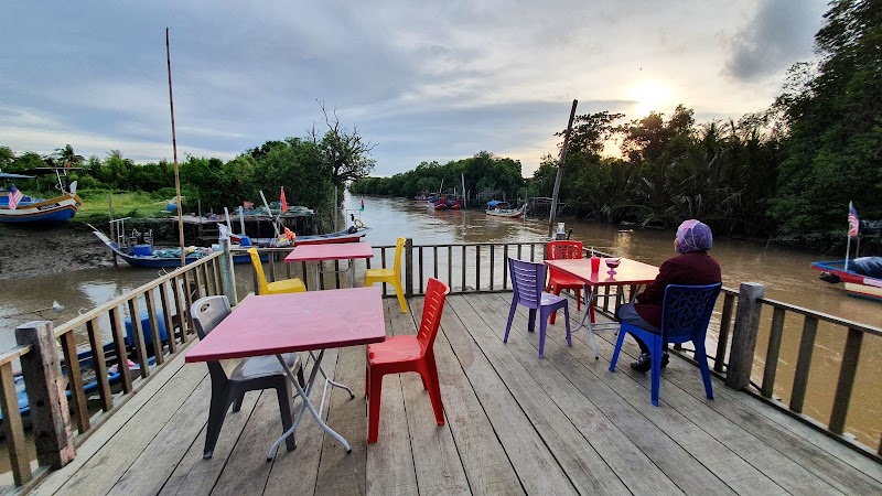 Pelantaq Cafe Yusmat Corner, Jalan Kuala Kerpan, Kampung Simpang Empat Kerpan, Ayer Hitam