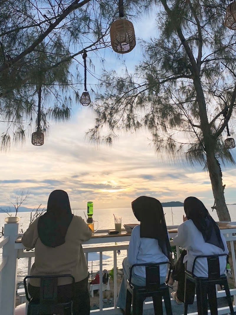 Cik Eira Seafood, Jalan Persisiran Pantai, Pulau Ketam, Kuala Perlis