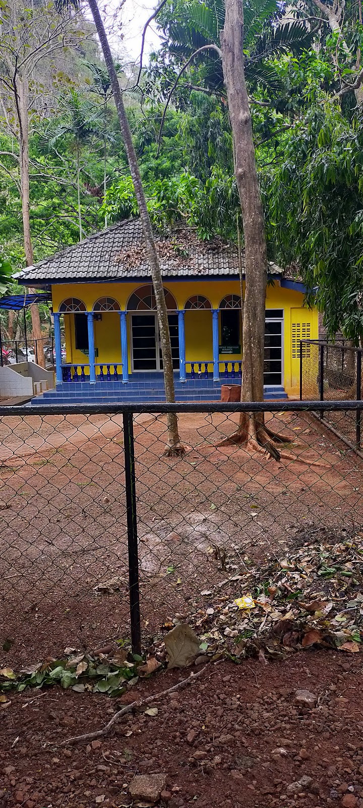 Musolla Pusat Rekreasi Gua Kelam, J6V3+VJ, Kaki Bukit