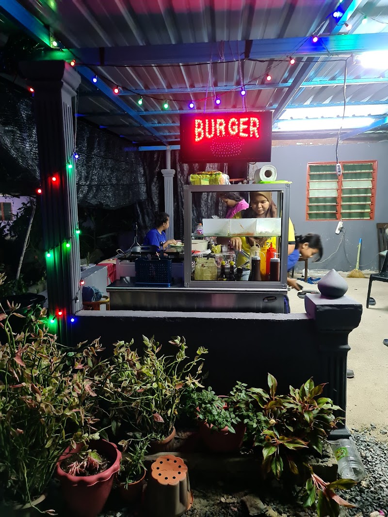 BURGER ILYYANA PIDA6 LANA BULU AYER HITAM, Unnamed Road, Ayer Hitam