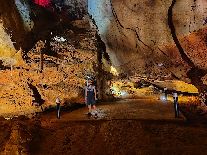 Gua Kelam, Gua kelam, Kaki Bukit