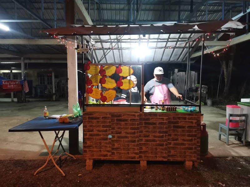 Long Burger, No 222 km10 batas lintang Simpang empat, Kangar