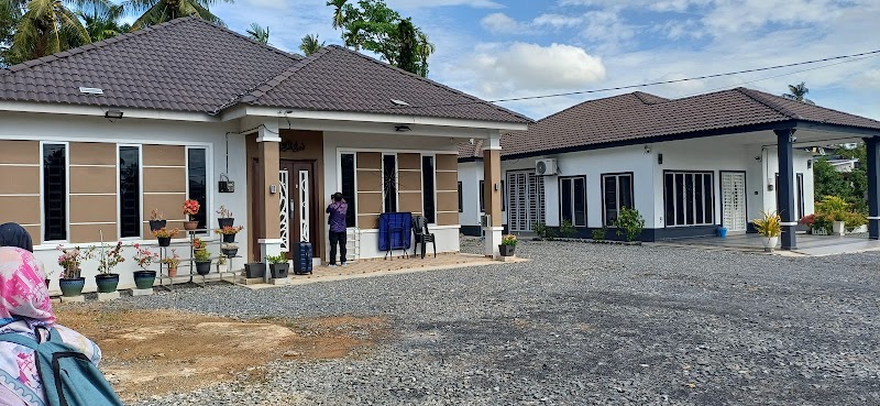 Homestay Cheq Gu, 87G5+FQ, Ayer Hitam