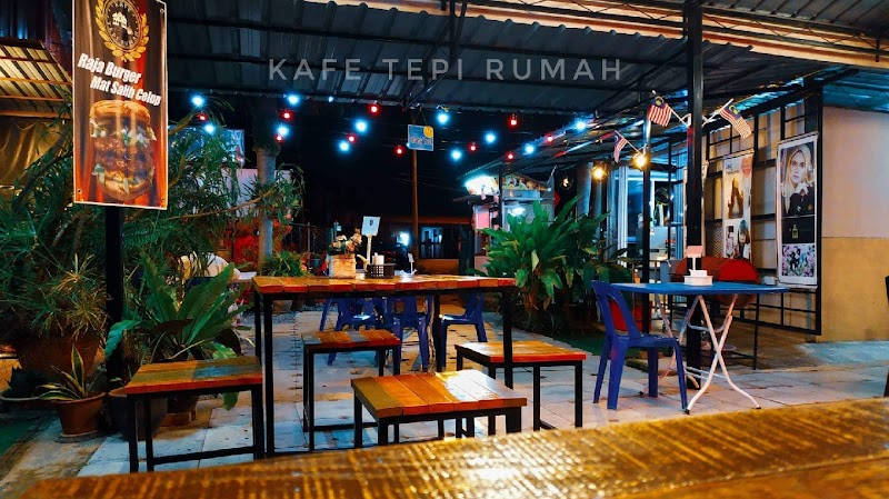 Kafe Tepi Rumah, 33, Jalan Dahlia, Taman Ira, Kangar