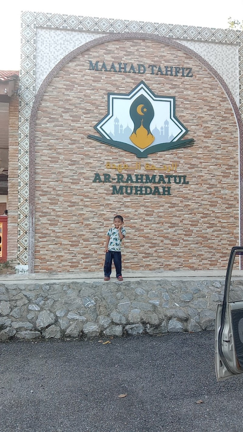 Maahad Tahfiz Ar-Rahmatul Muhdah, No.2, lot 697, Jalan Kampung Gelong, mukim gelong, Jitra