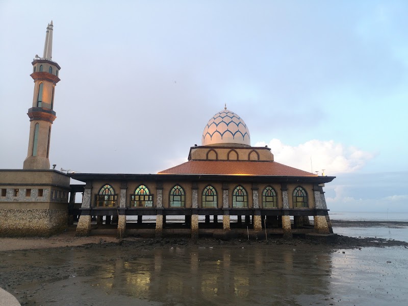 Al Hussain Mosque, Kuala Perlis, 1, Persiaran Putra Timur, Kuala Perlis