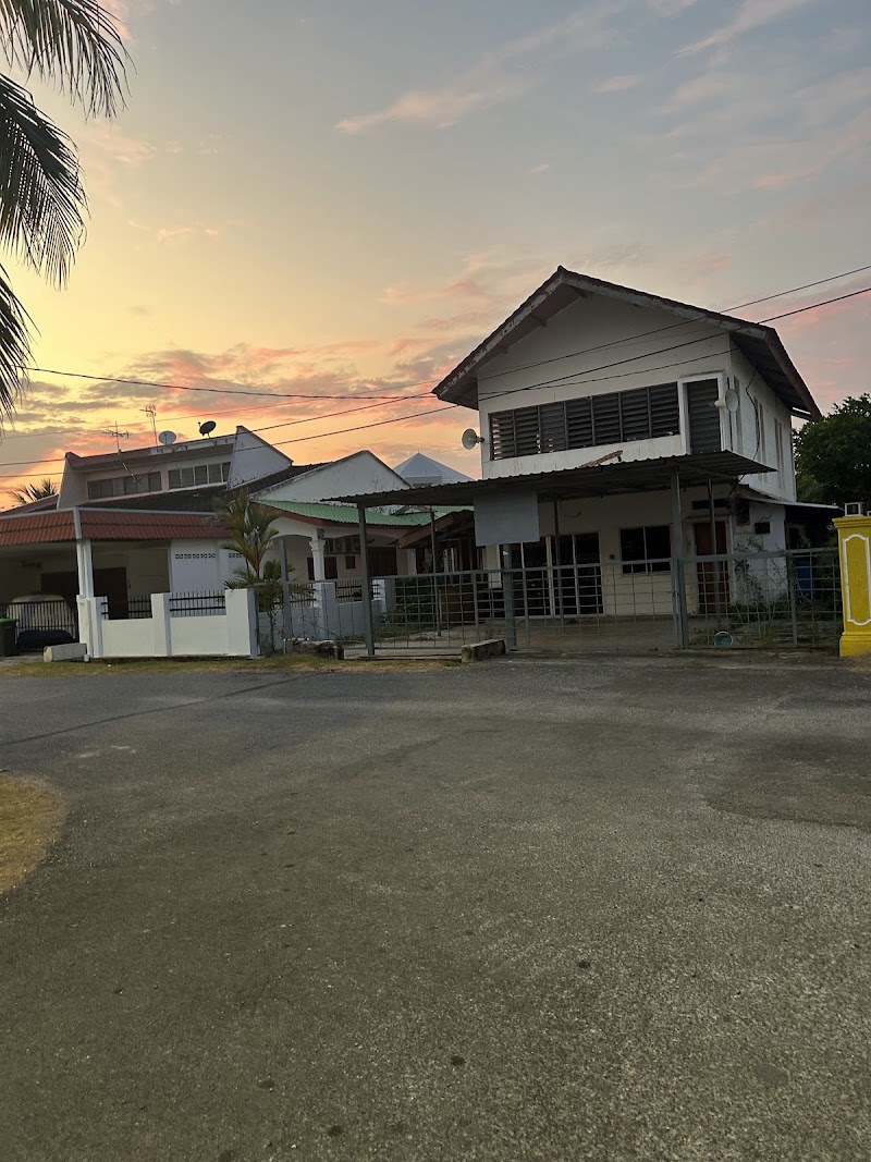 Surau Al Falah, Lorong Empat, Kampung Guru Peringkat Dua, Kangar