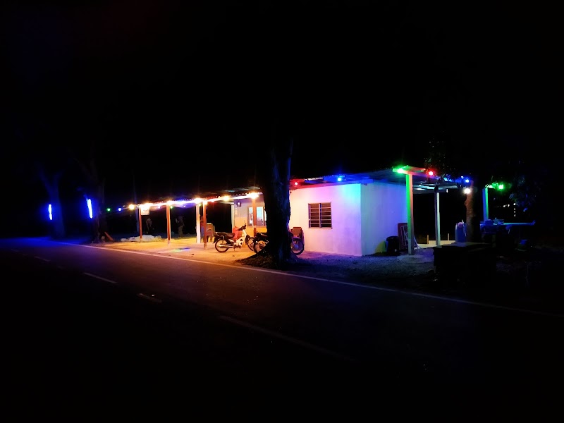 Warung Kak Fizah, R157, Kampung Tambun Tulang, Simpang Ampat